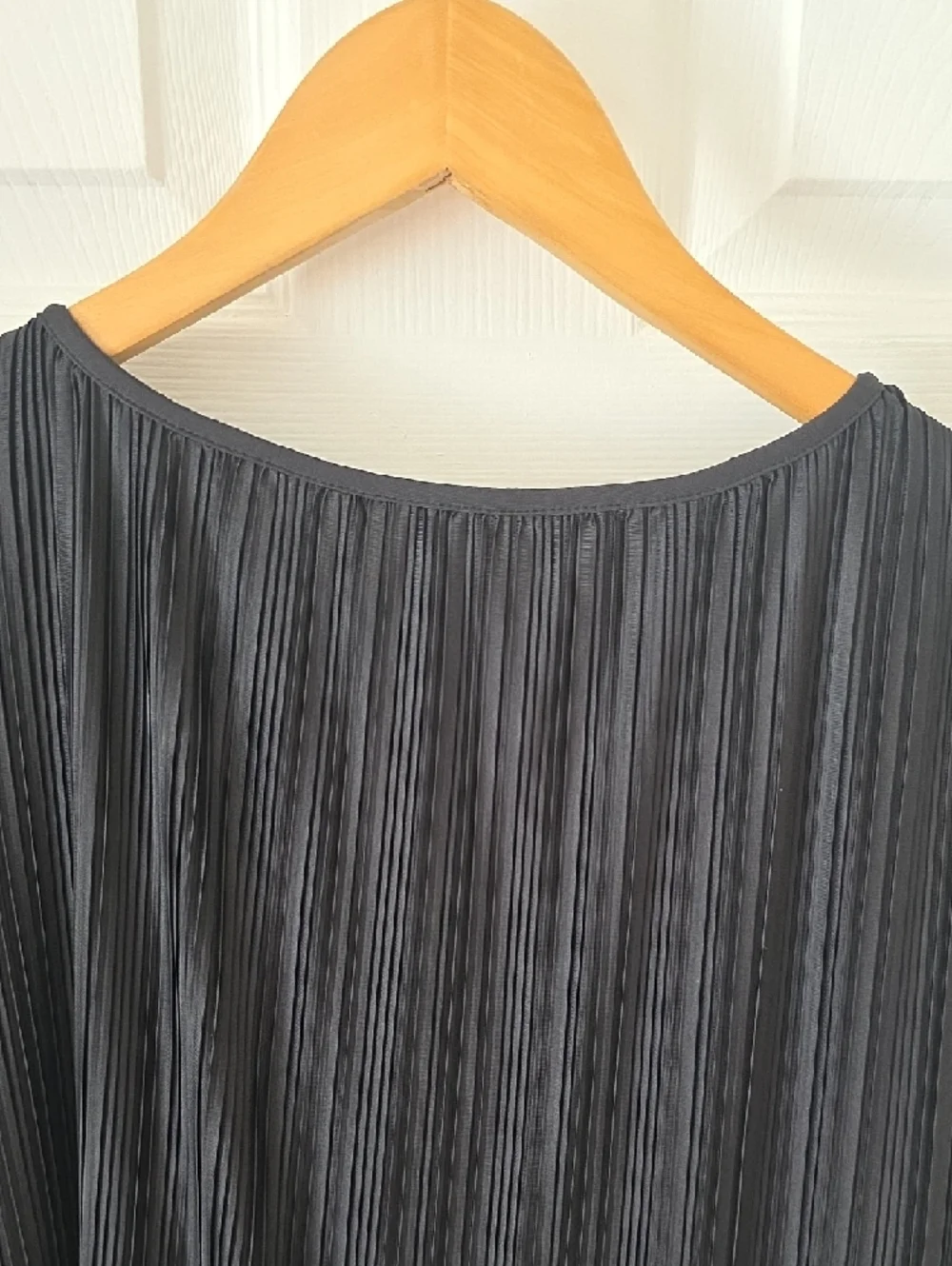 Hush Uk Black Pleated Flowy Cap-Sleeve Top Size S New - Picture 13 of 14